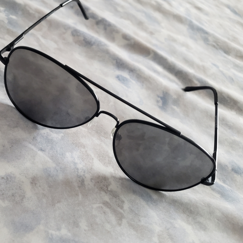 Sunglasses - Picture 3 of 4